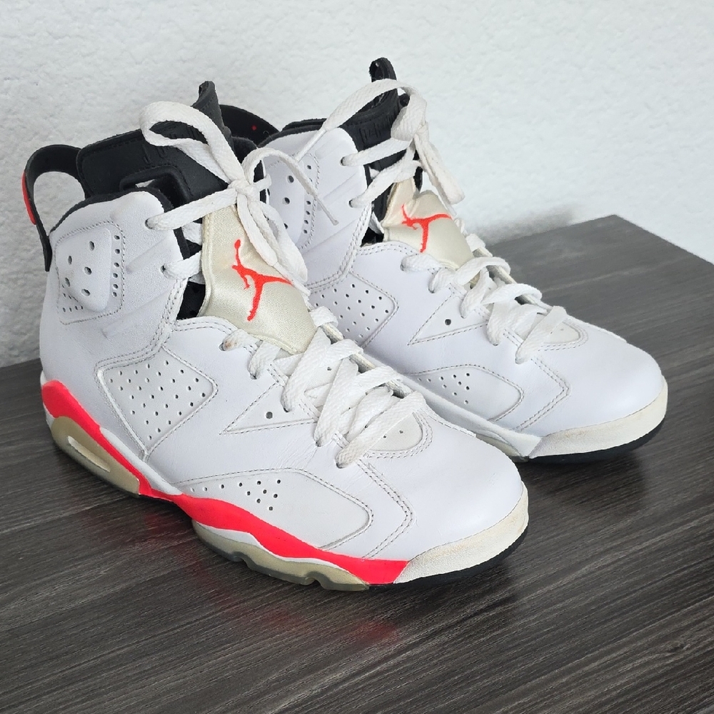 Nike Air Jordan 6 Retro "White Infrared"  only worn 3 times  mens 7 womens 8.5